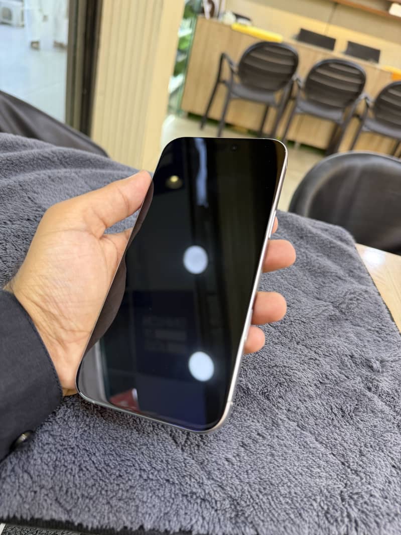 Apple iPhone 16 Pro Max 4