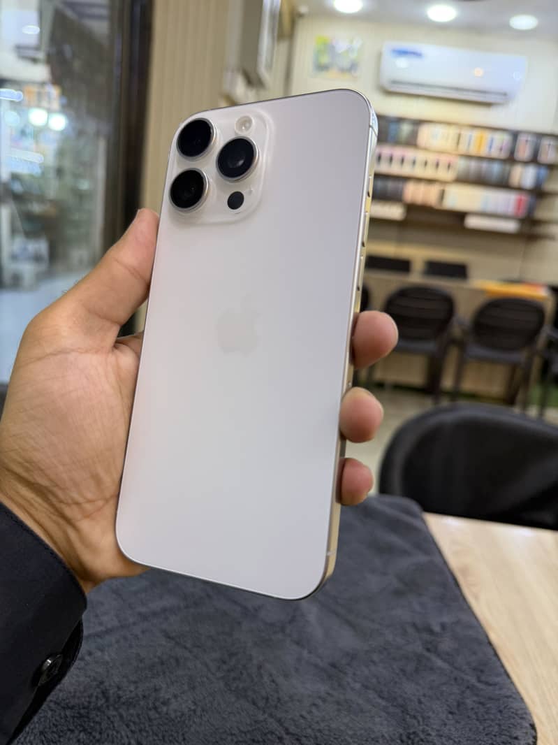 Apple iPhone 16 Pro Max 5