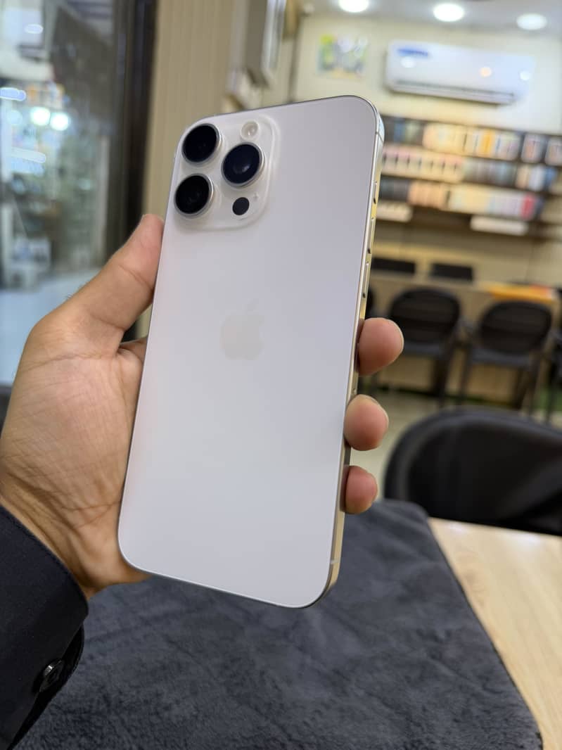 Apple iPhone 16 Pro Max 6