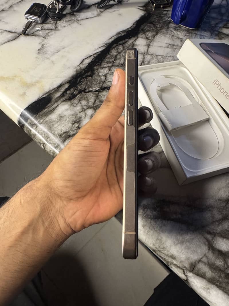 Apple iPhone 16 Pro 3