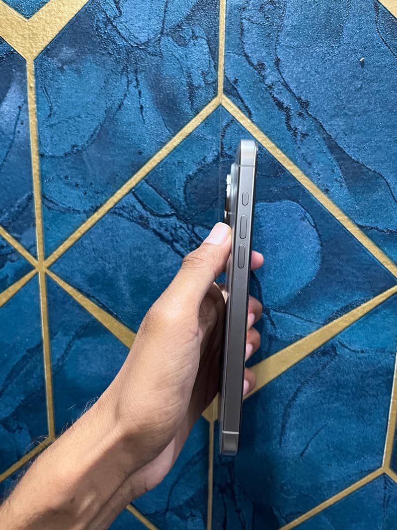 Apple iPhone 15 Pro Max 1