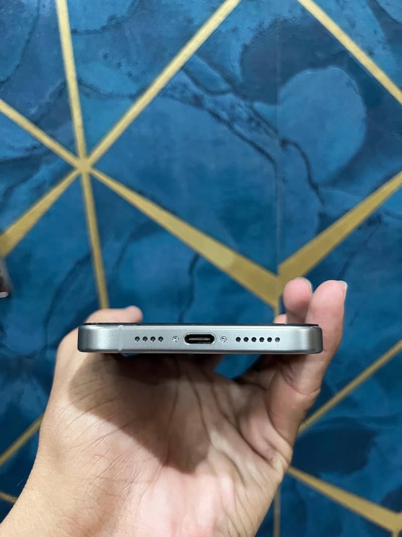 Apple iPhone 15 Pro Max 2