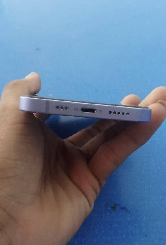 Apple iPhone 12 6
