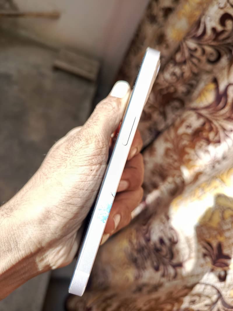Apple iPhone 13 3