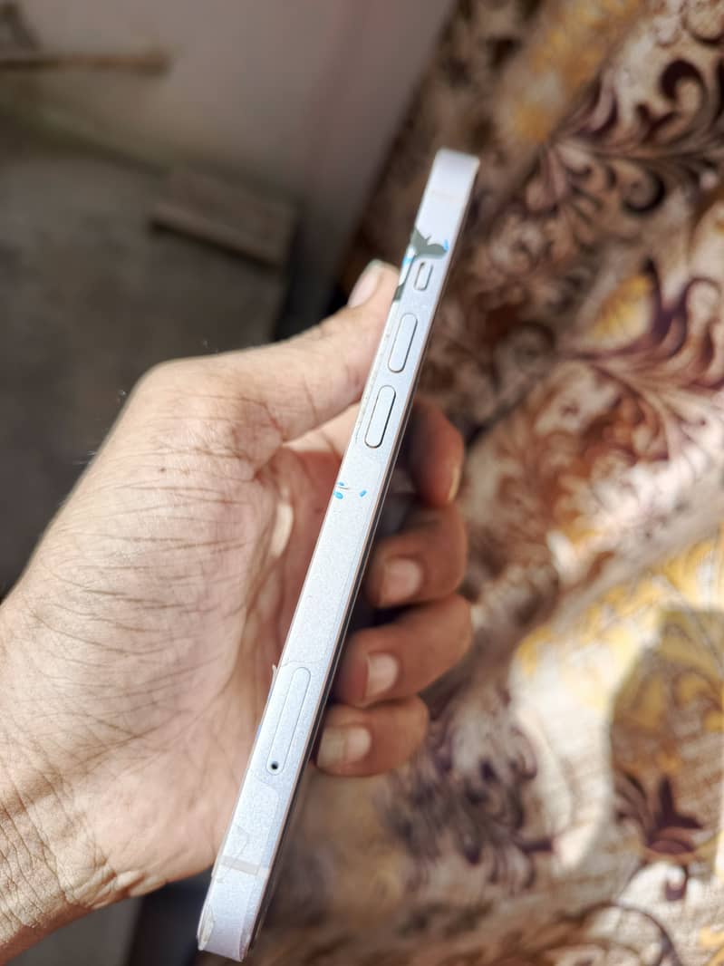 Apple iPhone 13 4