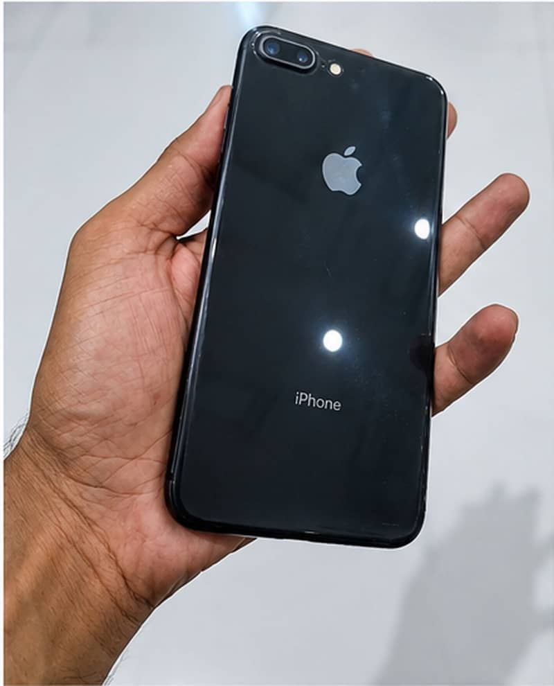 Apple iPhone 8 Plus 0