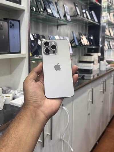 iPhone 15 Pro Max or 16 pro chaiya mugha