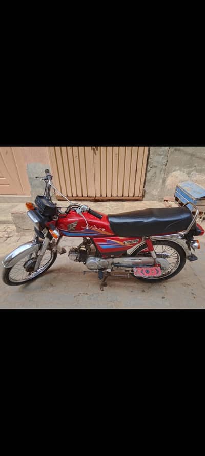 Honda CD 70 2006 model ha, all documents clear hain