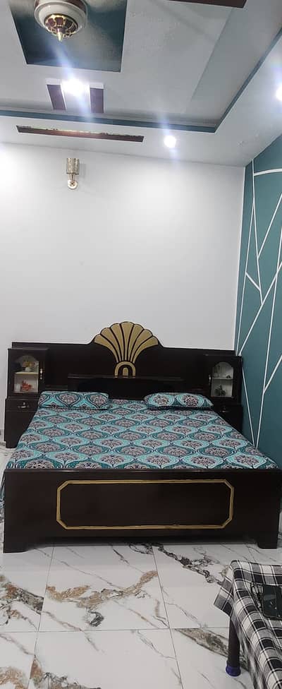 Woden. bed