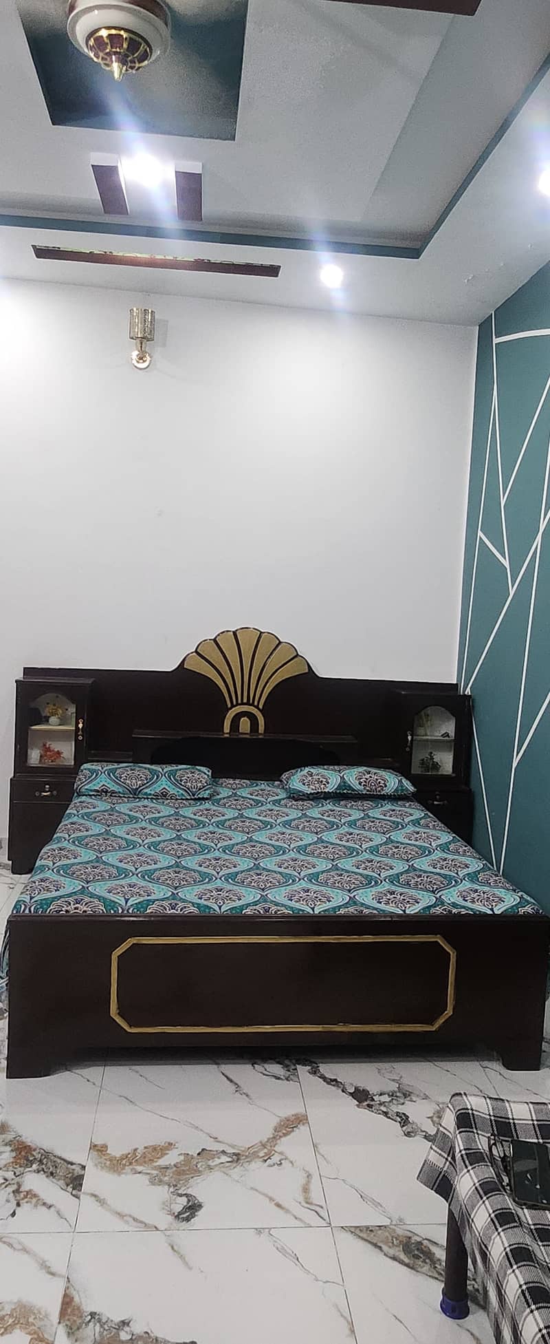 Woden. bed 0