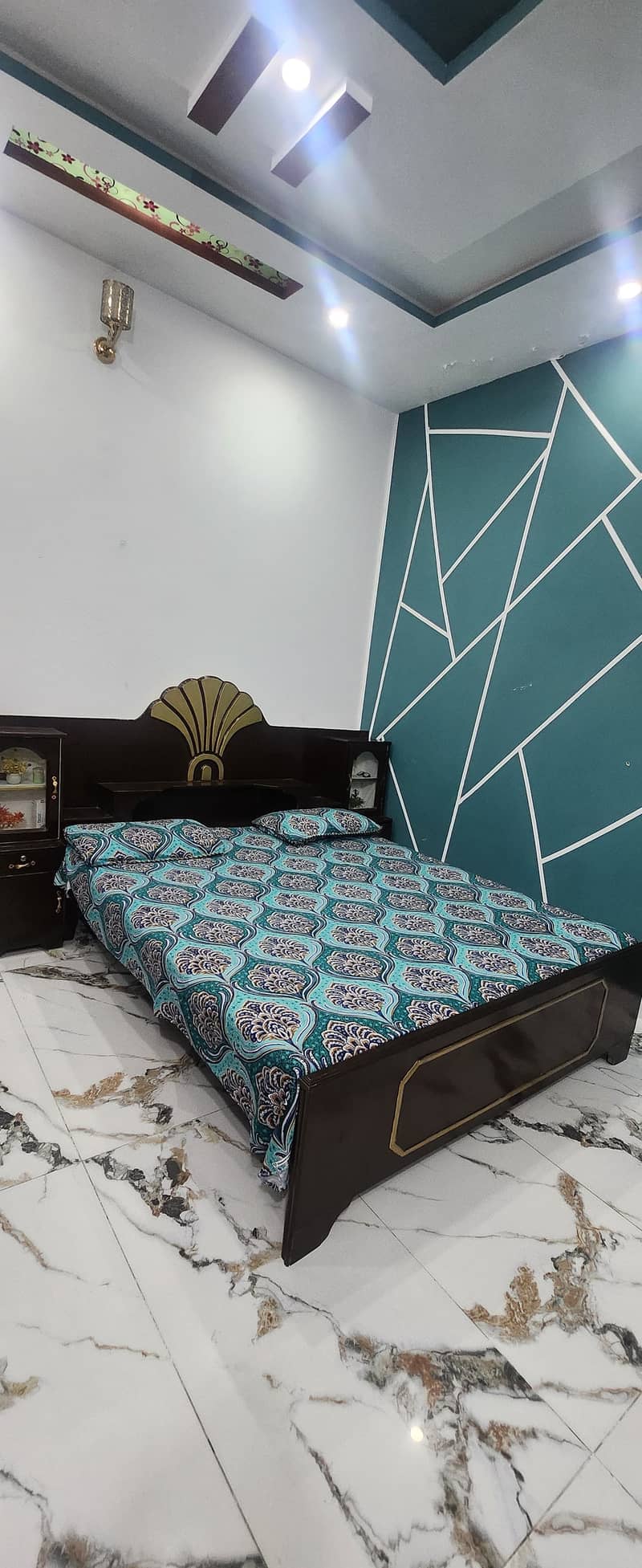 Woden. bed 1