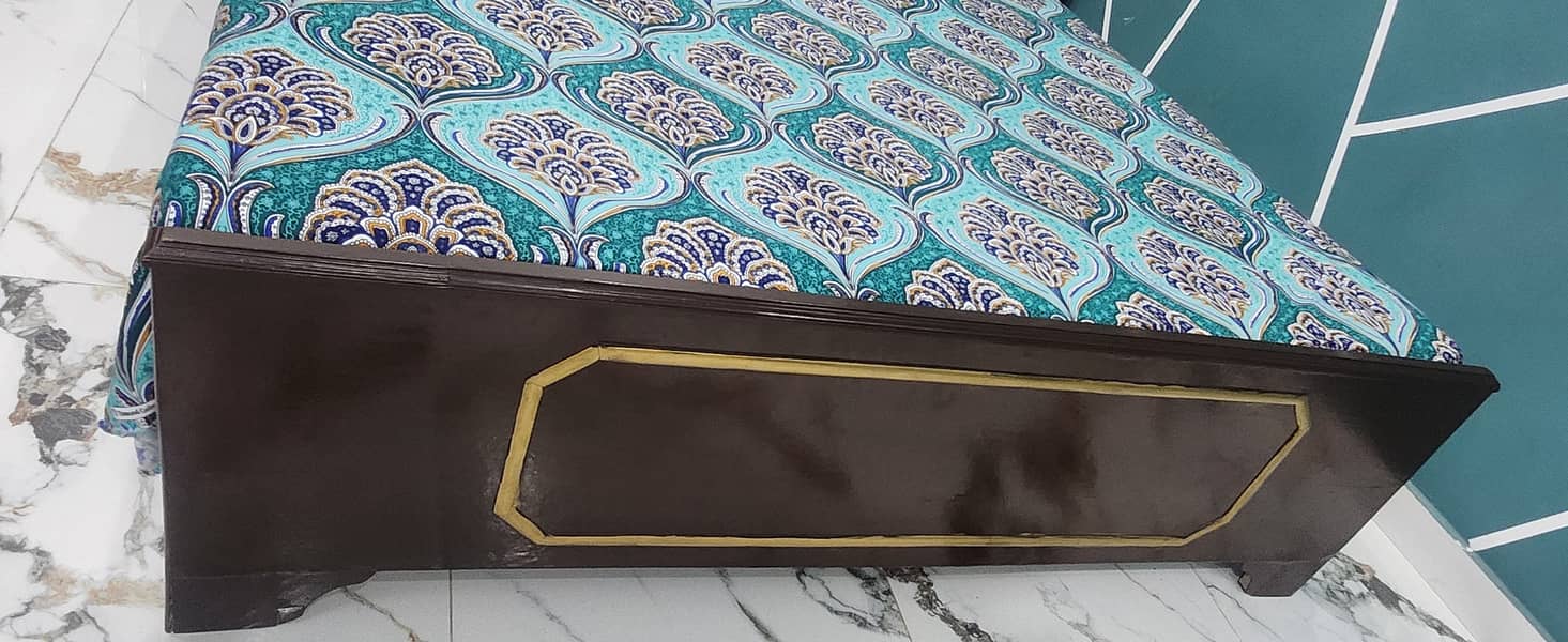 Woden. bed 2