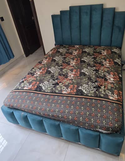 2 beds with cupboard