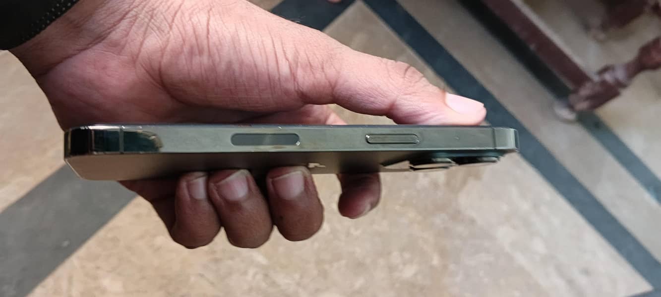 Apple iPhone 13 Pro 0