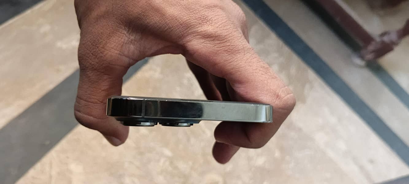 Apple iPhone 13 Pro 1
