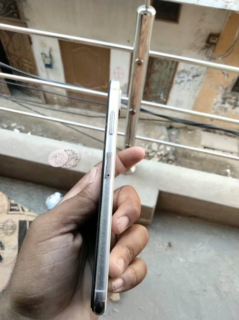 Apple iPhone XS Max 2