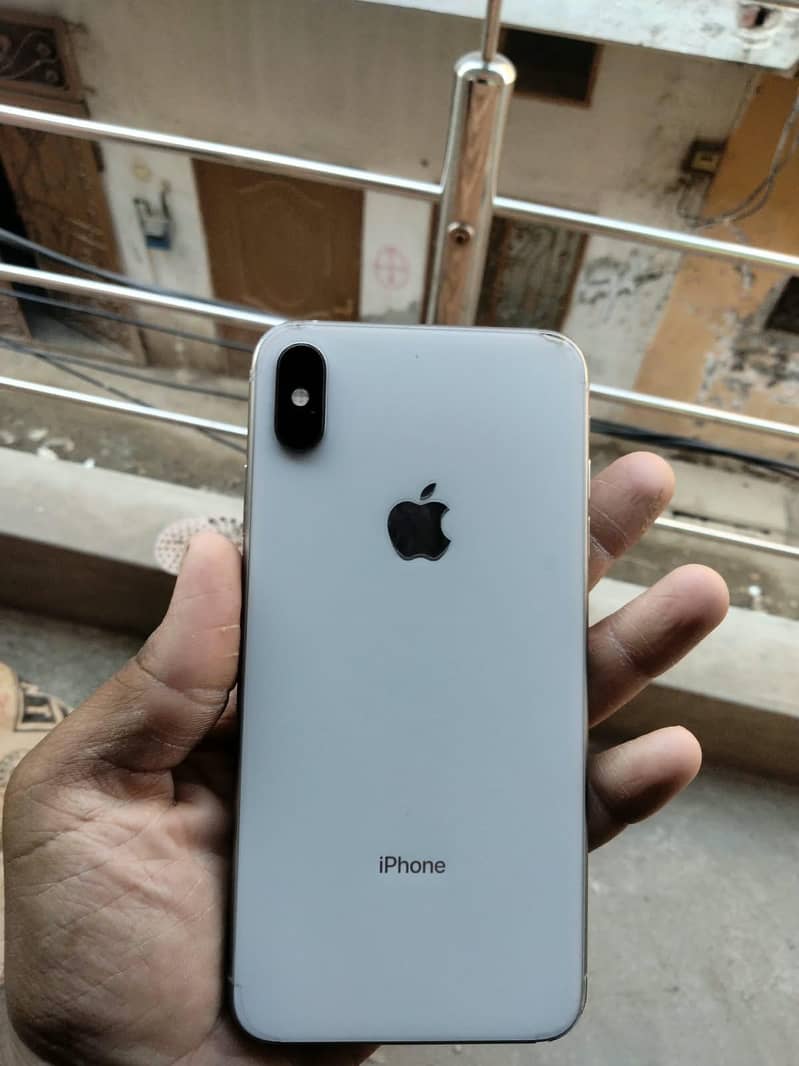 Apple iPhone XS Max 4