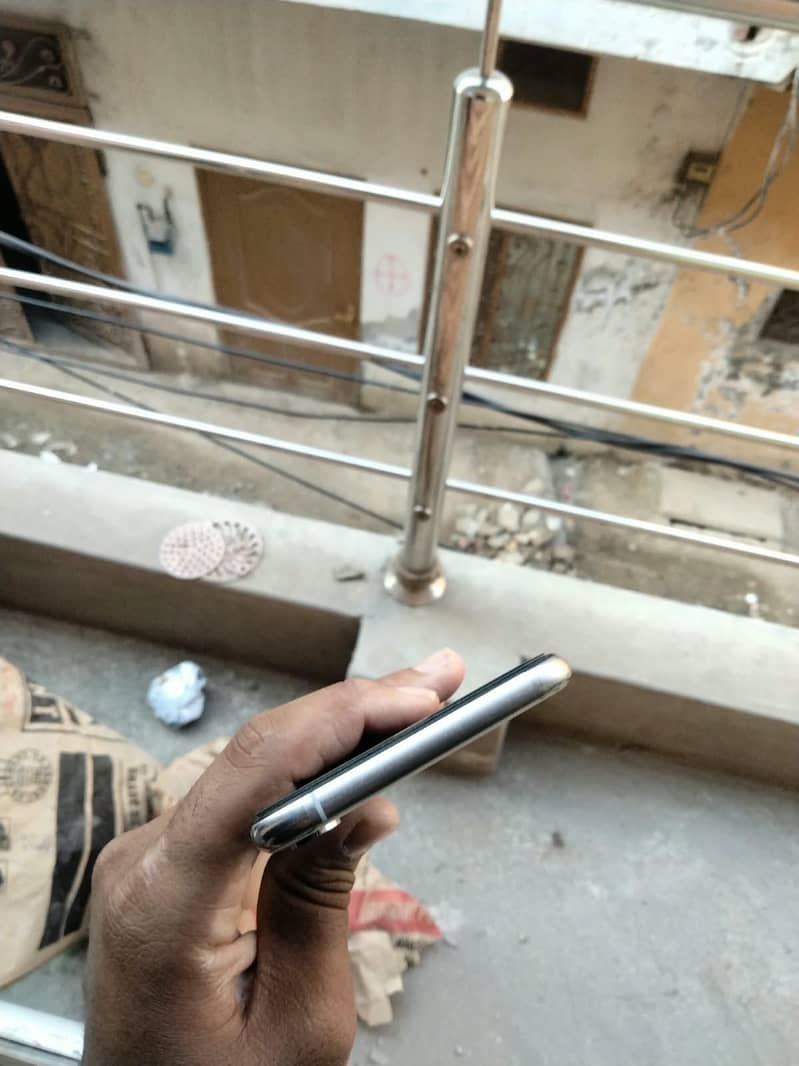 Apple iPhone XS Max 5