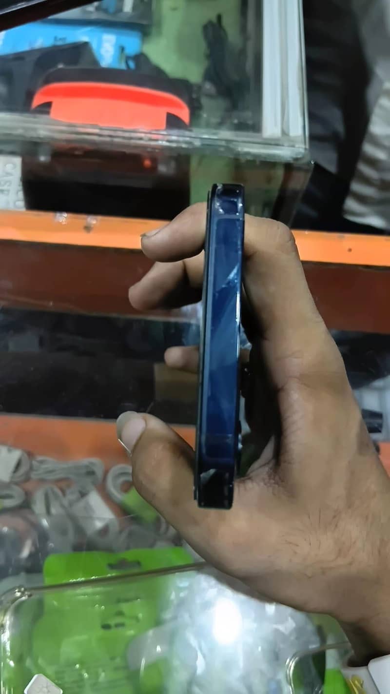 Apple iPhone 12 1