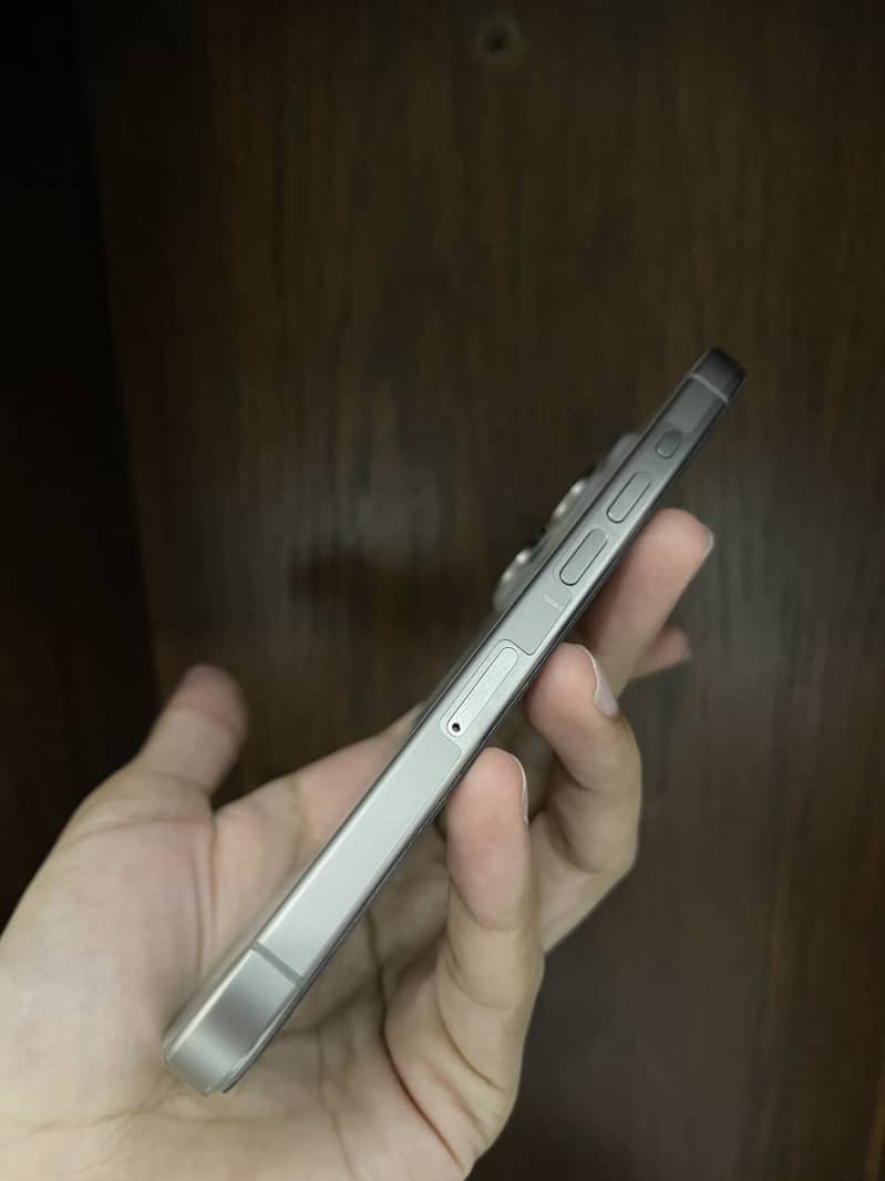Apple iPhone 15 Pro 2