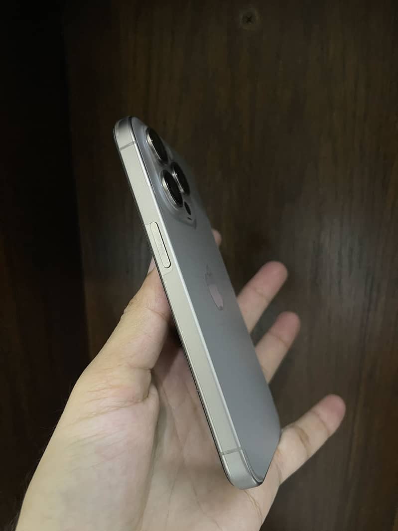 Apple iPhone 15 Pro 3