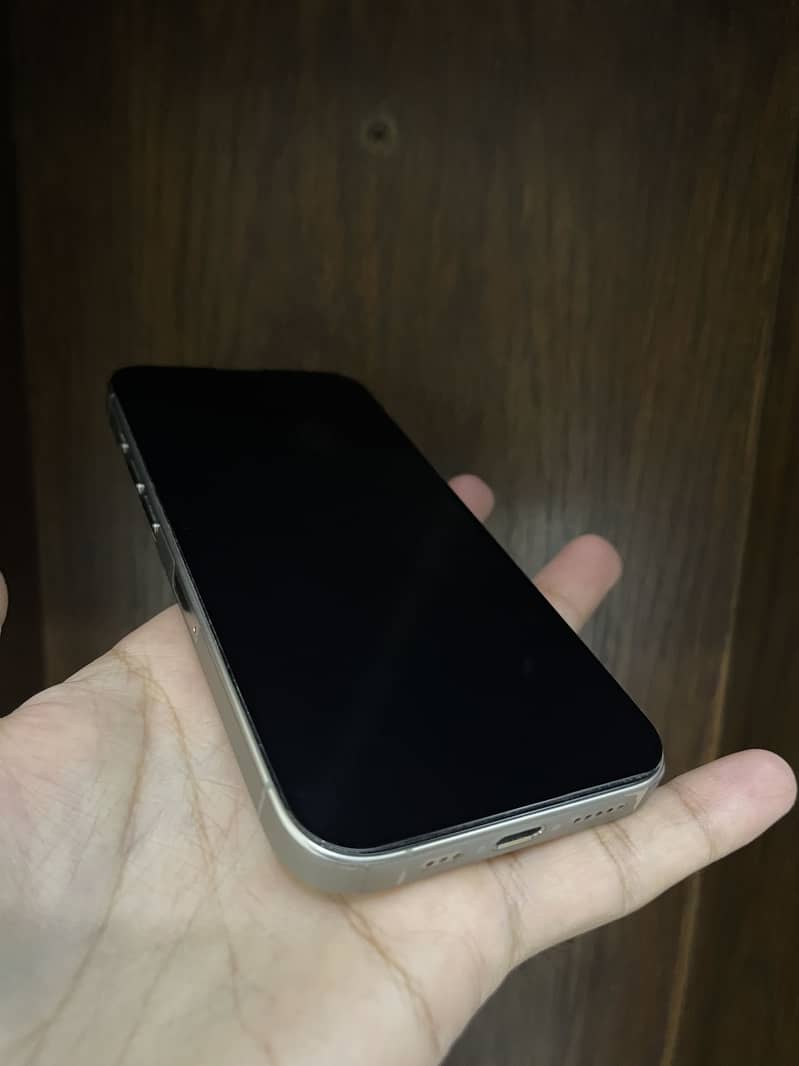 Apple iPhone 15 Pro 4