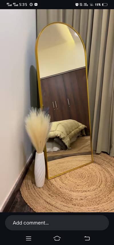Dome standing mirror