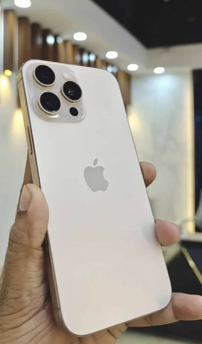 Apple iPhone 16 Pro Max 1
