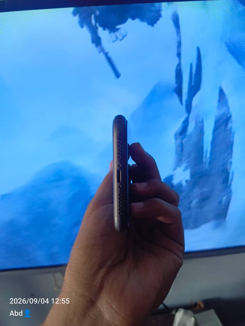 Apple iPhone 11 3