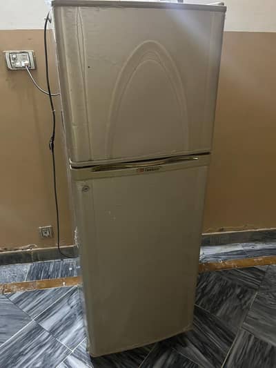 Dawlance fridge medium size