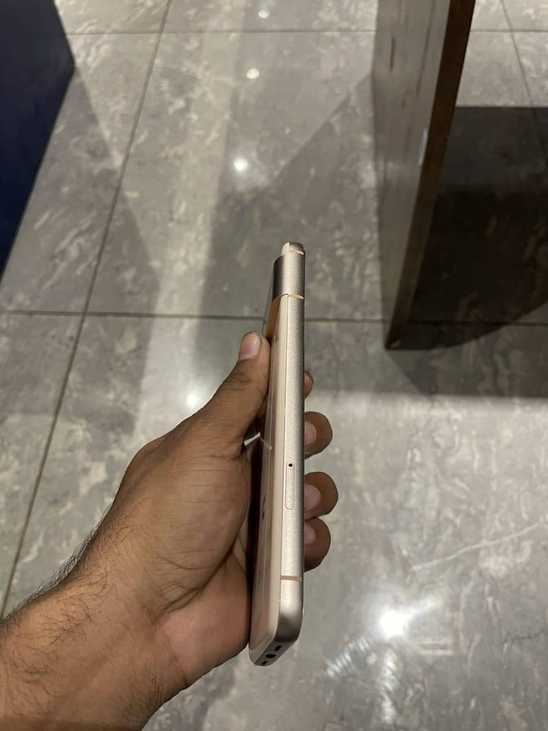 Google Pixel 8 4
