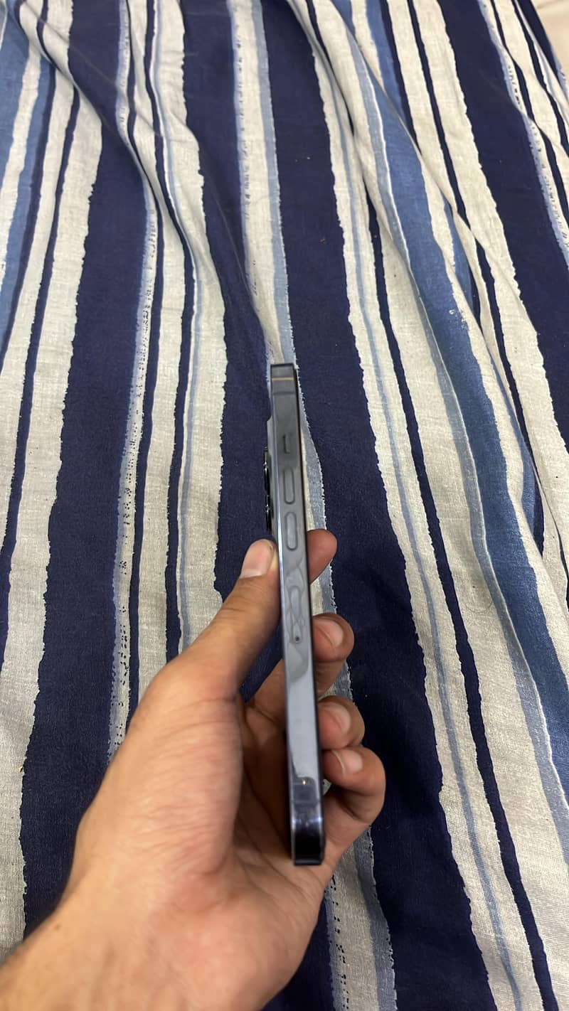 Apple iPhone 13 Pro 4