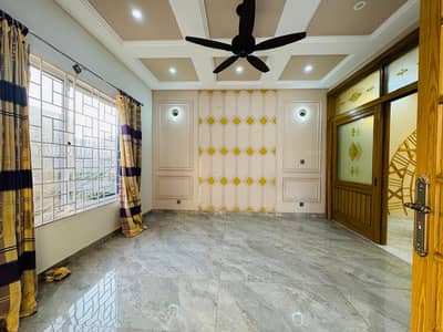 Rawalpindi Bahria Town Phase 8 10 Marla House For Rent