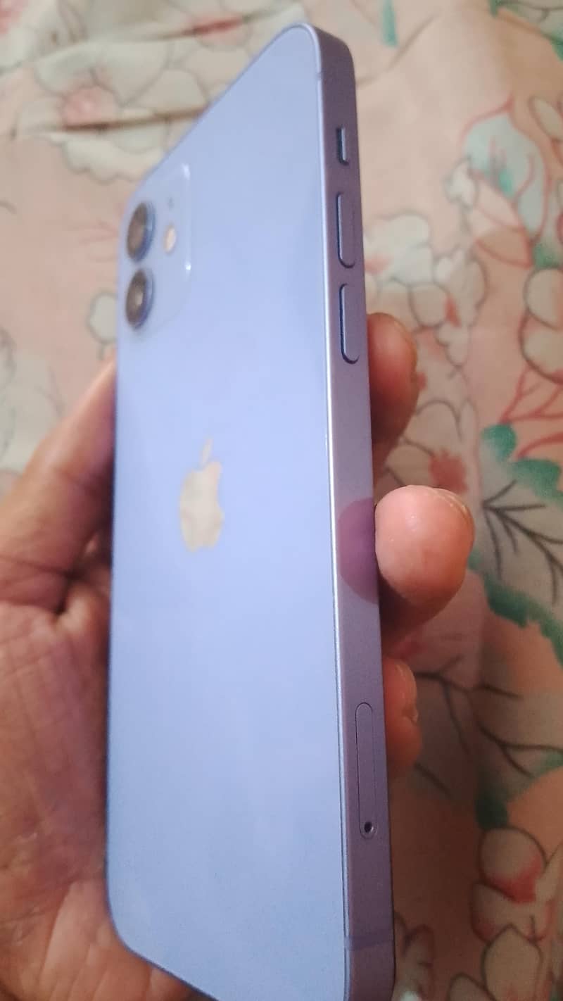 Apple iPhone 12 3