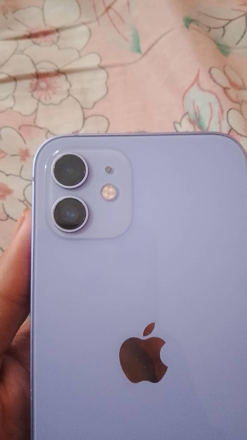 Apple iPhone 12 4