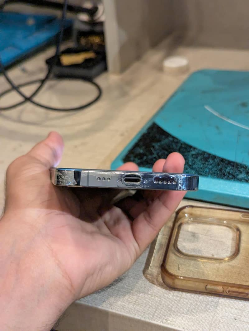 Apple iPhone 13 Pro 3