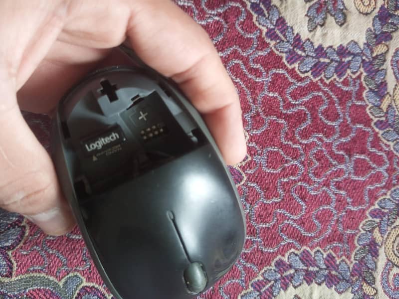 Logitech M557 Bluetooth Mouse 7