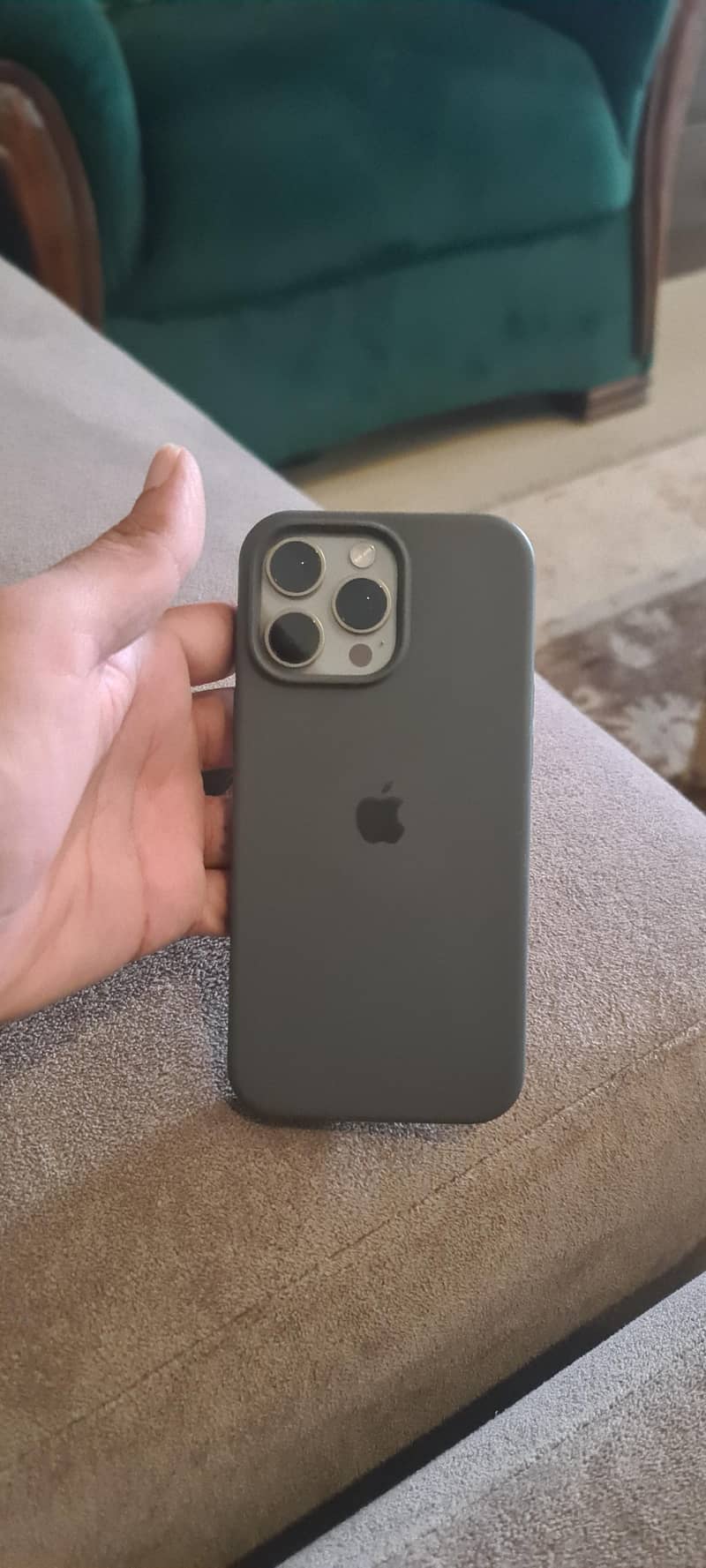 Apple iPhone 16 Pro Max 1
