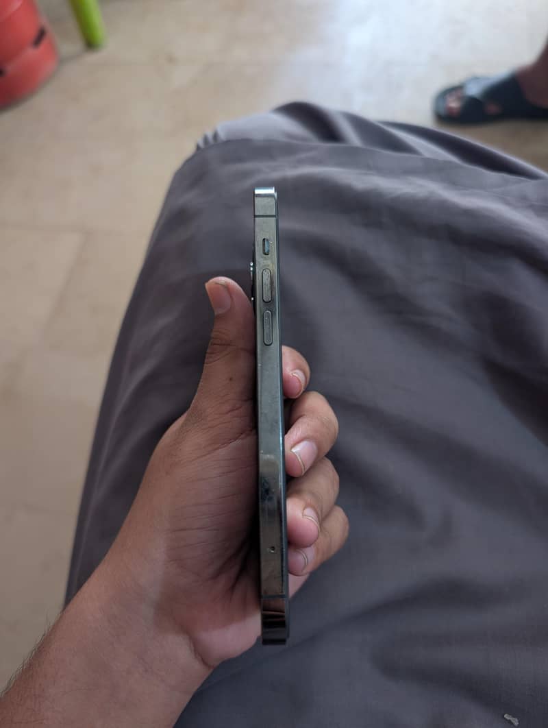 Apple iPhone 12 Pro 2