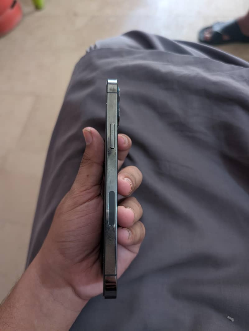 Apple iPhone 12 Pro 3