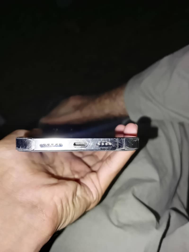 Apple iPhone 13 Pro Max 2