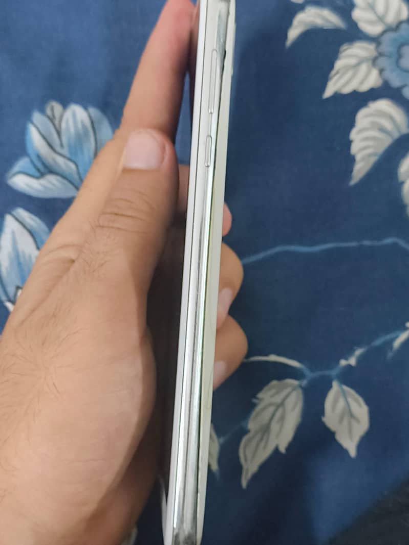 Sharp Aquos R2 2