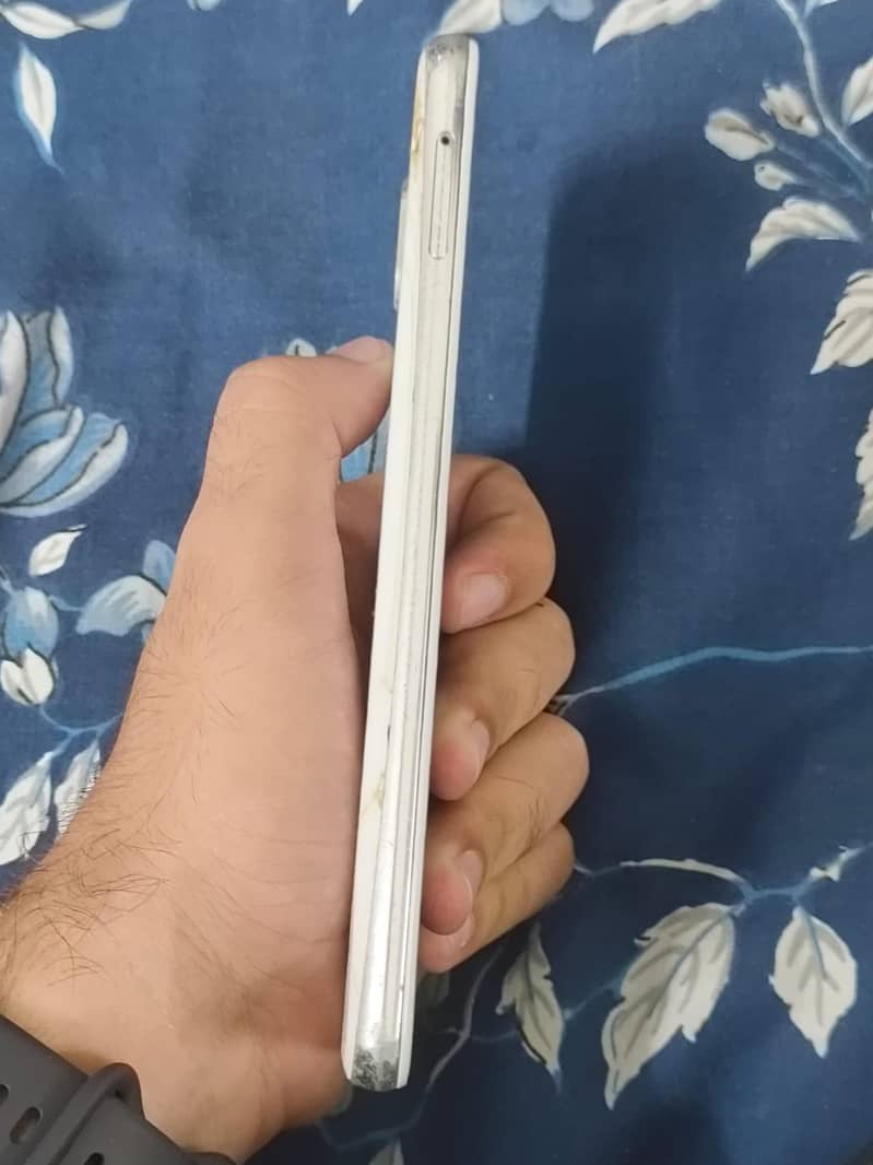 Sharp Aquos R2 3