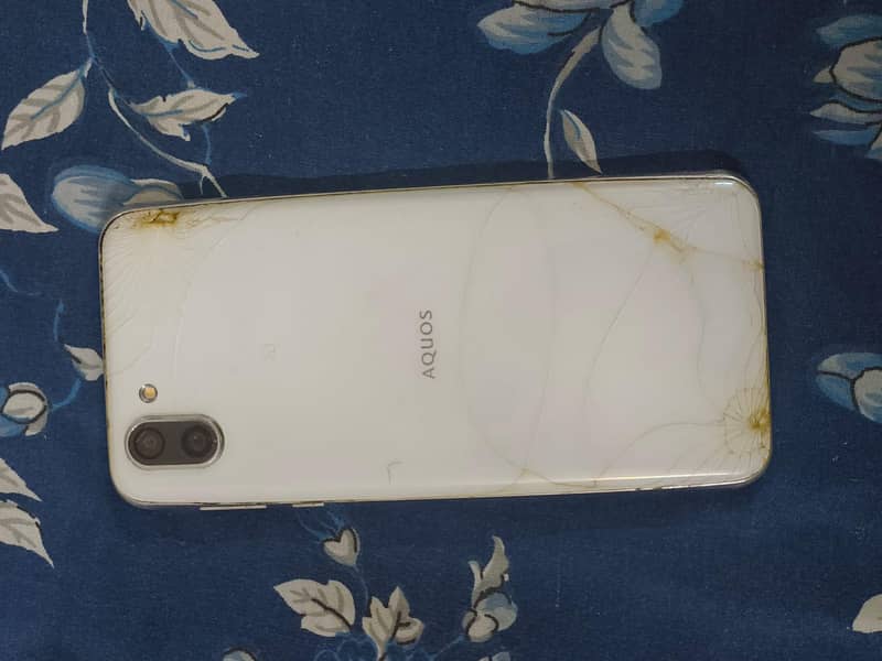 Sharp Aquos R2 4