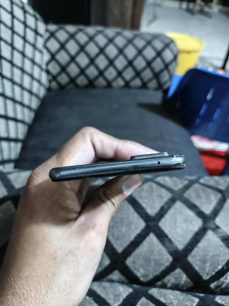 Vivo V21 4