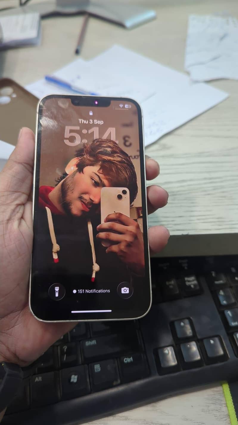 Apple iPhone 13 2