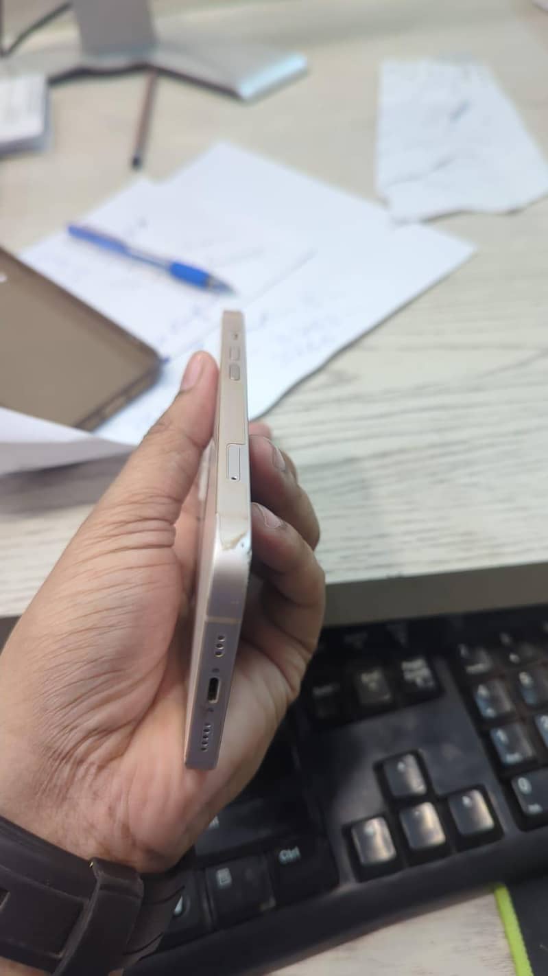 Apple iPhone 13 3