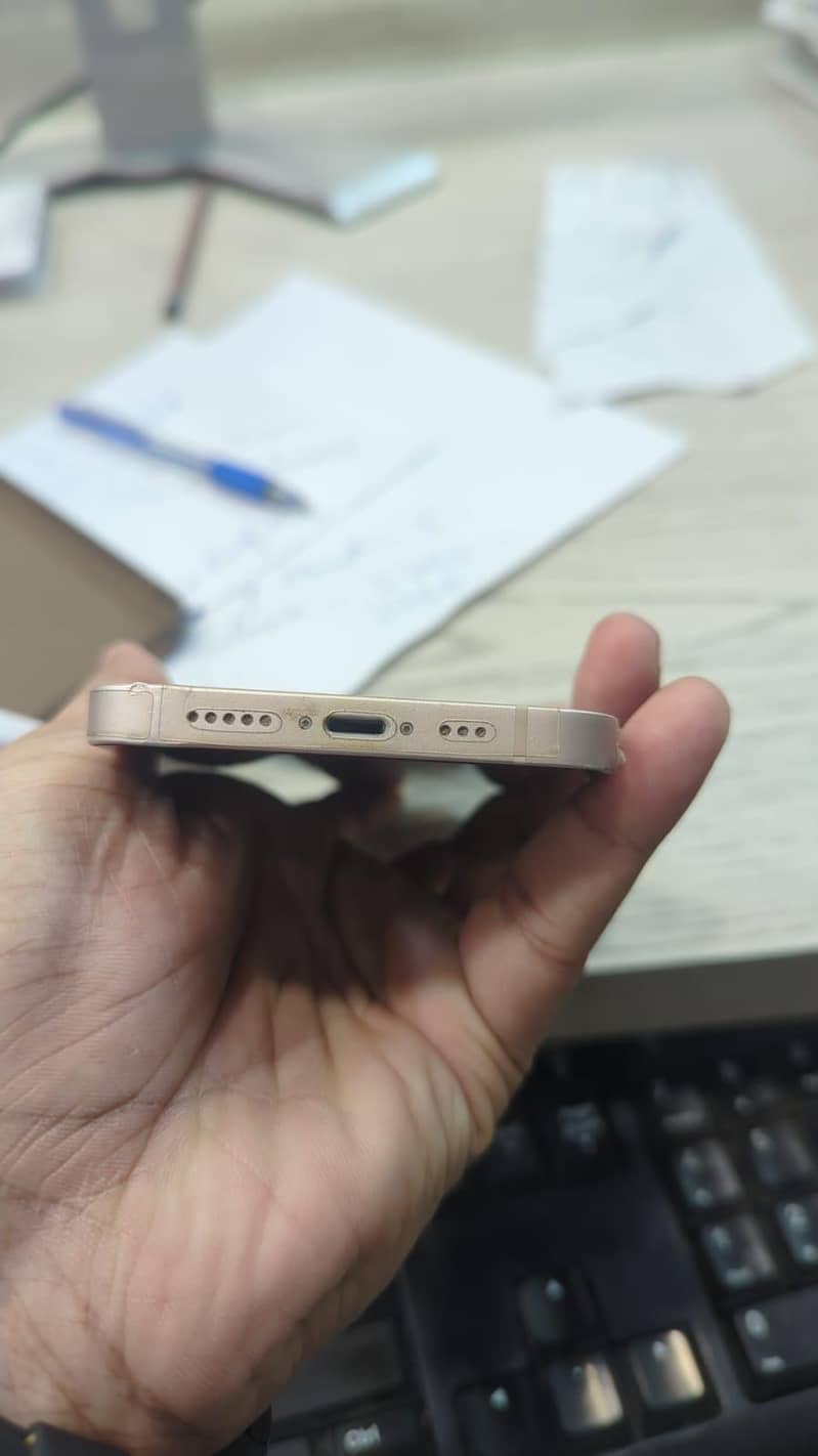 Apple iPhone 13 4