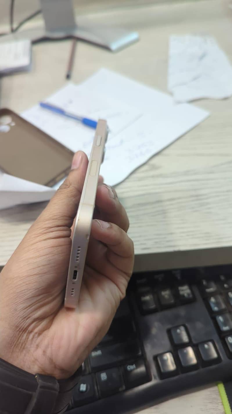 Apple iPhone 13 5