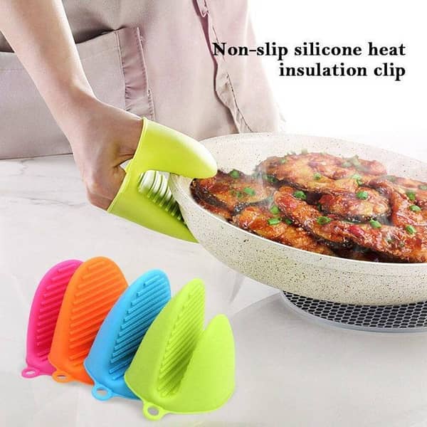 2 Pcs Silicone Heat Resistant Oven Mitts & Pot Holder Gloves| Non-Slip Kitchen Hot Pad & Oven Mitts with Clip Grip| Durable Hand Protector for Cooking, Baking, BBQ, Microwave & Grill| Best Kitchen Organizer Tool, Safe for Pots, Pans & Trays
